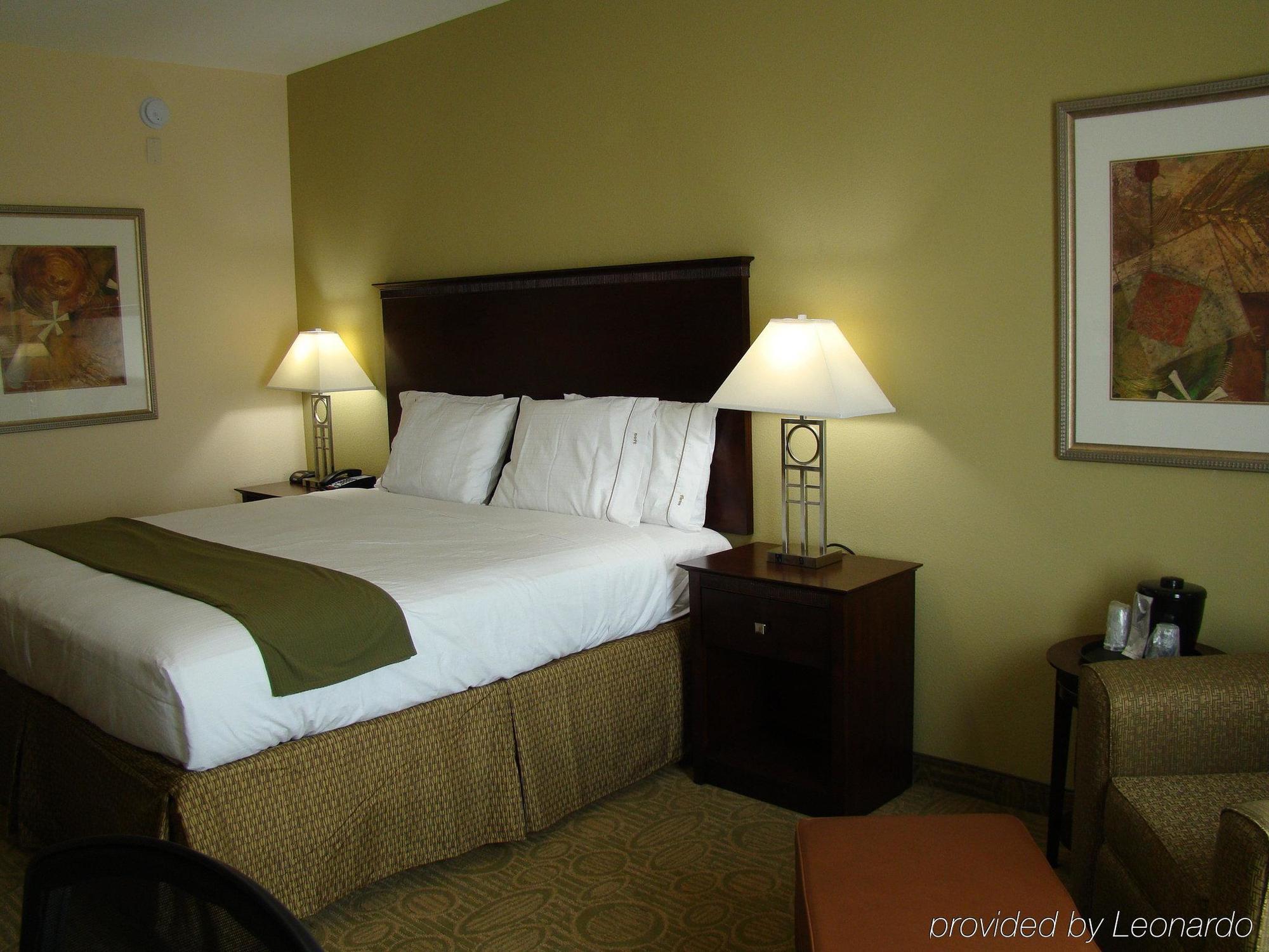 Holiday Inn Express & Suites Brownfield Rom bilde